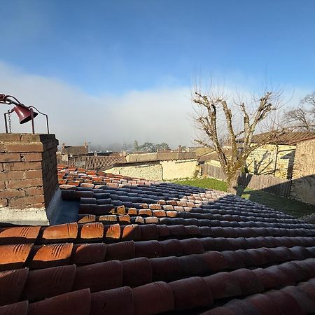 Gite Du Chateau De Treffort Exterior photo