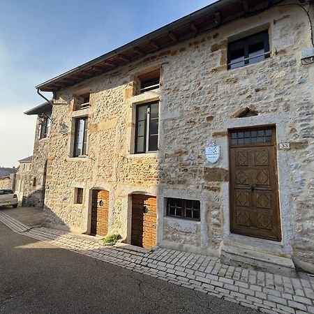 Gite Du Chateau De Treffort Exterior photo